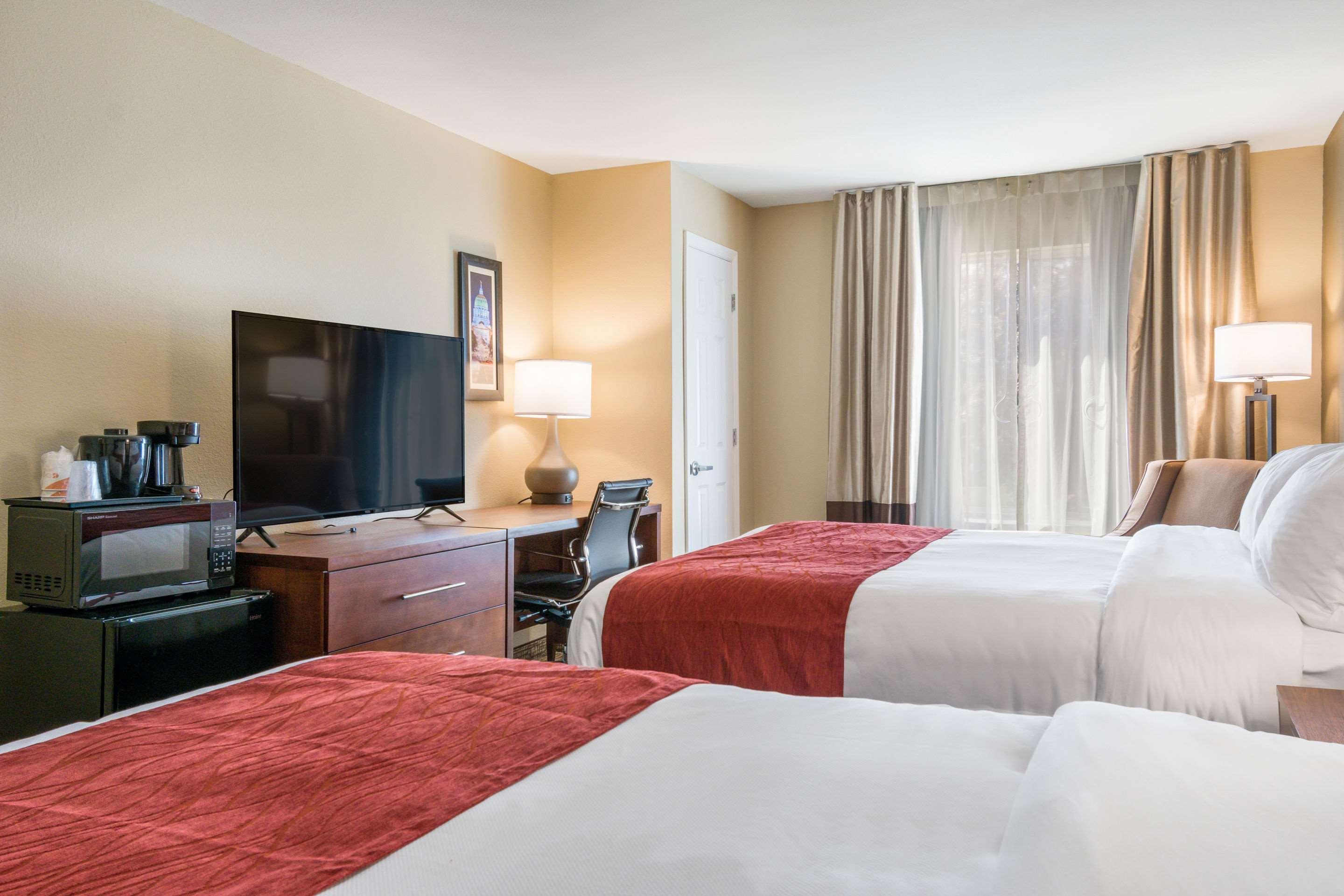 Comfort Inn & Suites Harrisburg - Hershey West Экстерьер фото