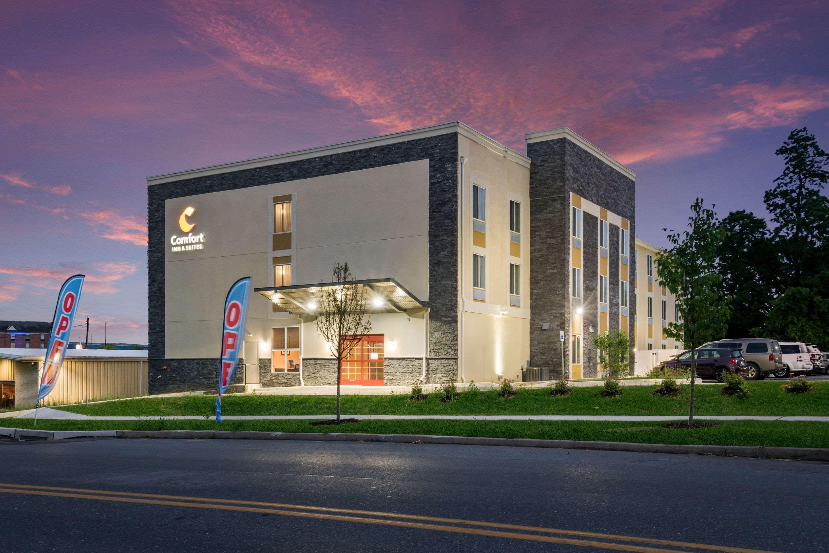 Comfort Inn & Suites Harrisburg - Hershey West Экстерьер фото