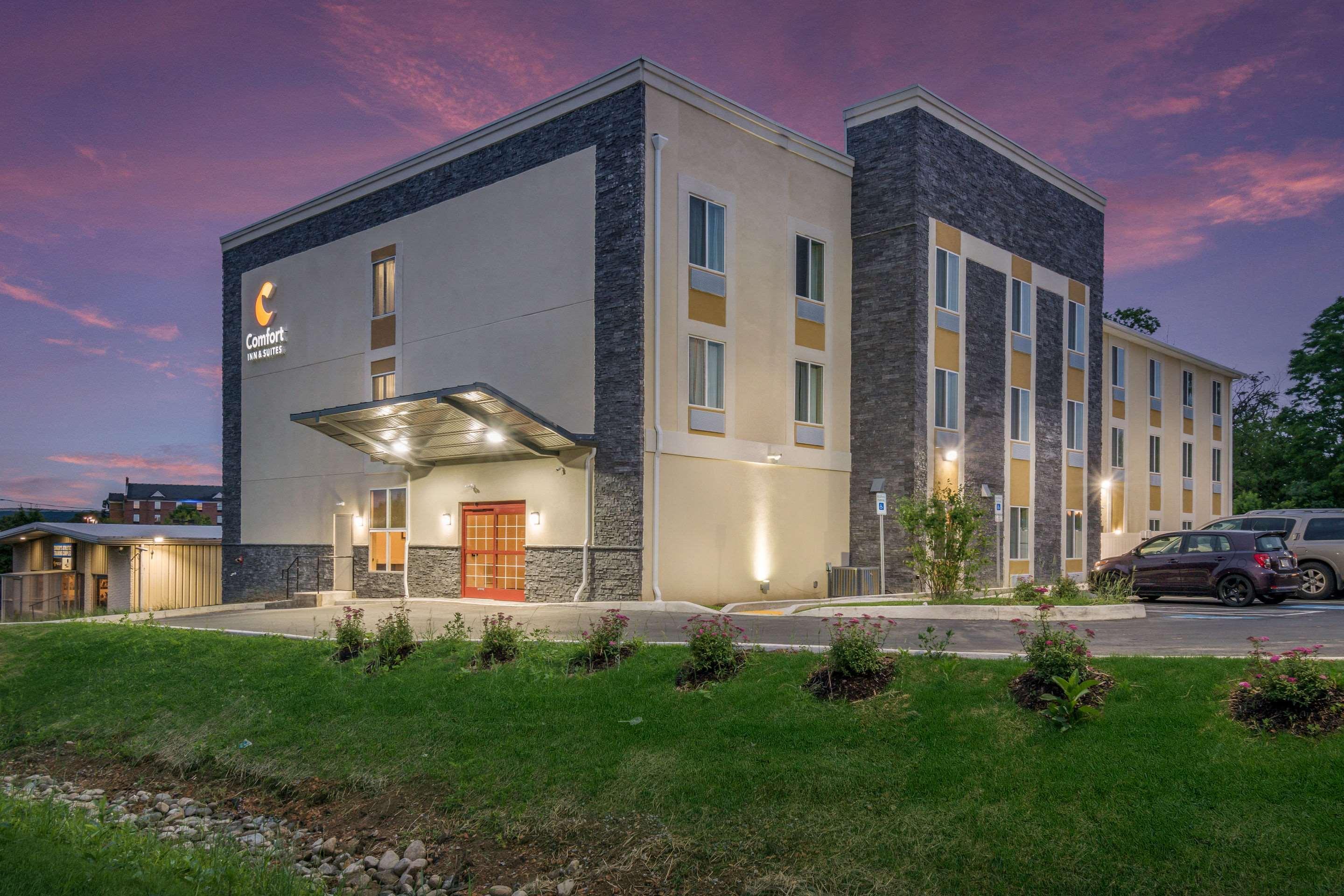 Comfort Inn & Suites Harrisburg - Hershey West Экстерьер фото
