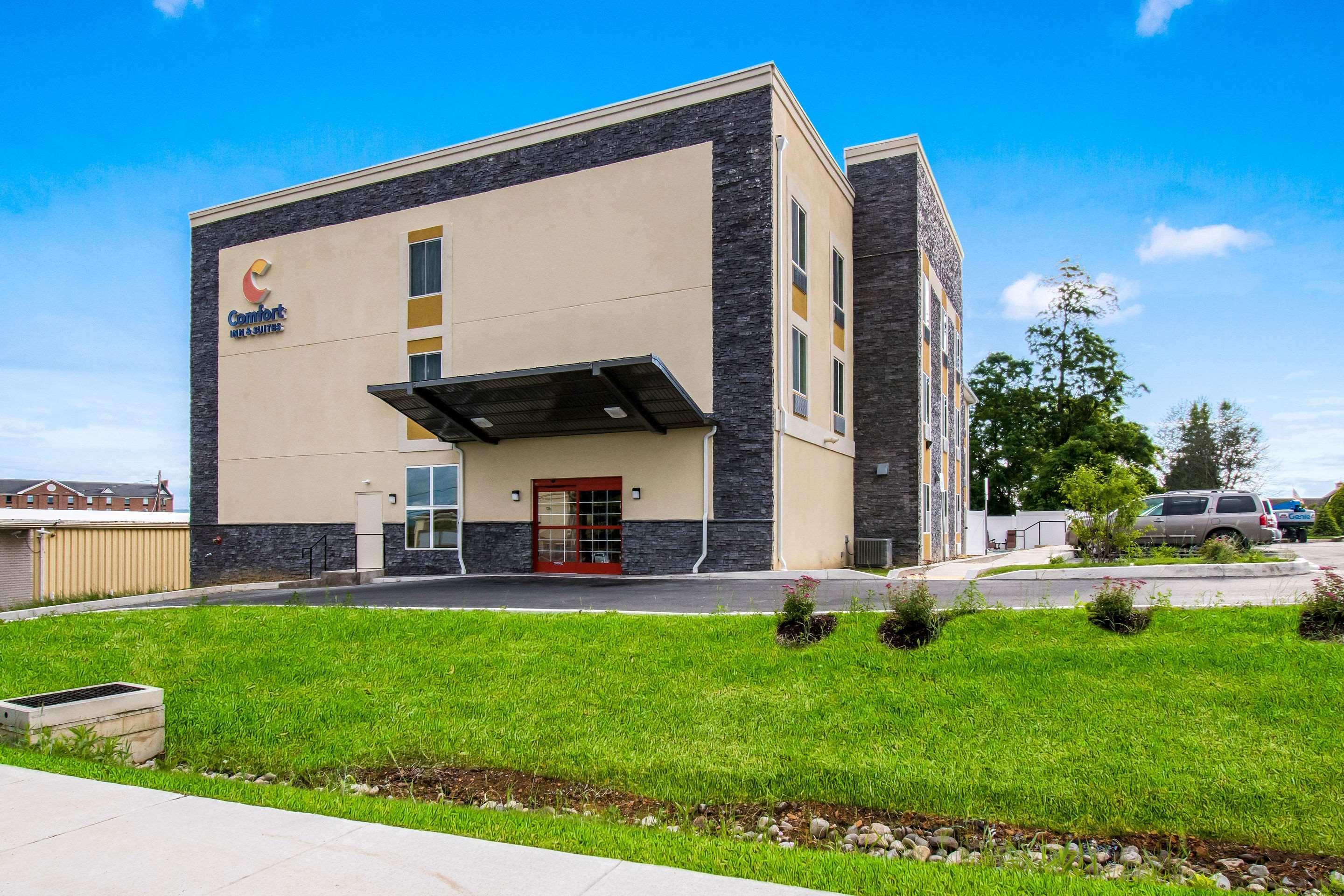 Comfort Inn & Suites Harrisburg - Hershey West Экстерьер фото