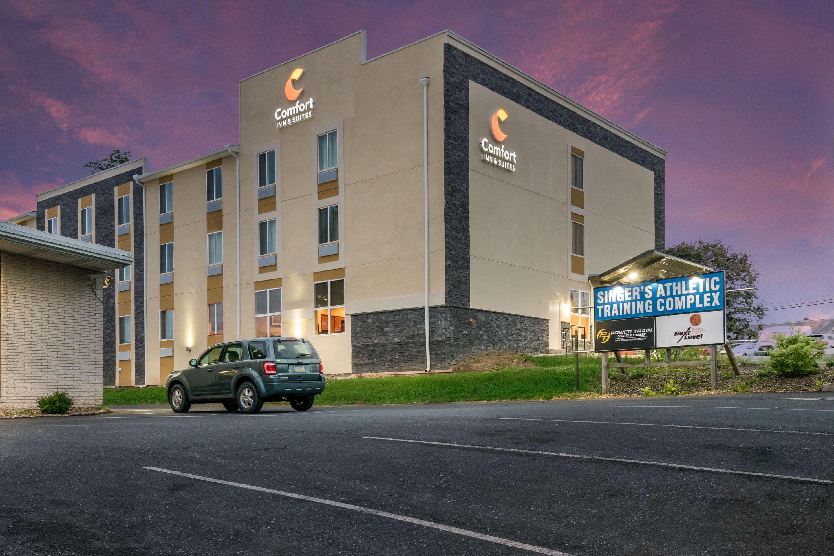 Comfort Inn & Suites Harrisburg - Hershey West Экстерьер фото